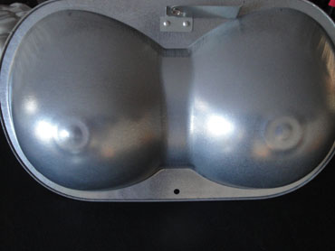 Moldes eróticos en chapa de aluminio con forma de lolas