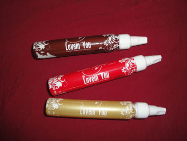 Lapices comestibles de chocolate frutilla y frutilla con champagne para escribir en el cuerpo