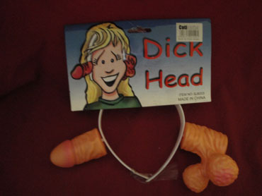 Vincha que atraviesa la cabeza con pene